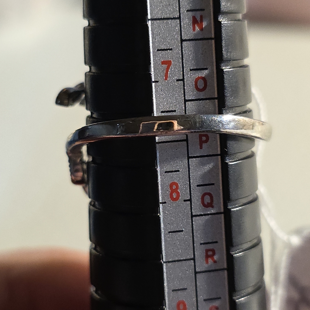 Chic Silver Leaf Ring With Sparkling Accents - image 4